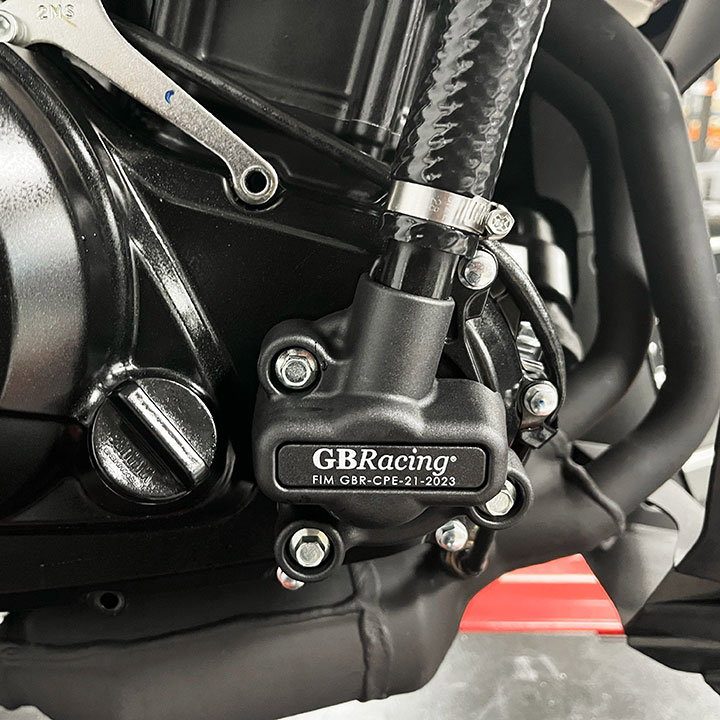 [EC-R3-2023-5-GBR] GBRacing Water Pump Case Cover for Yamaha YZF-R3 MT-03 - image 1