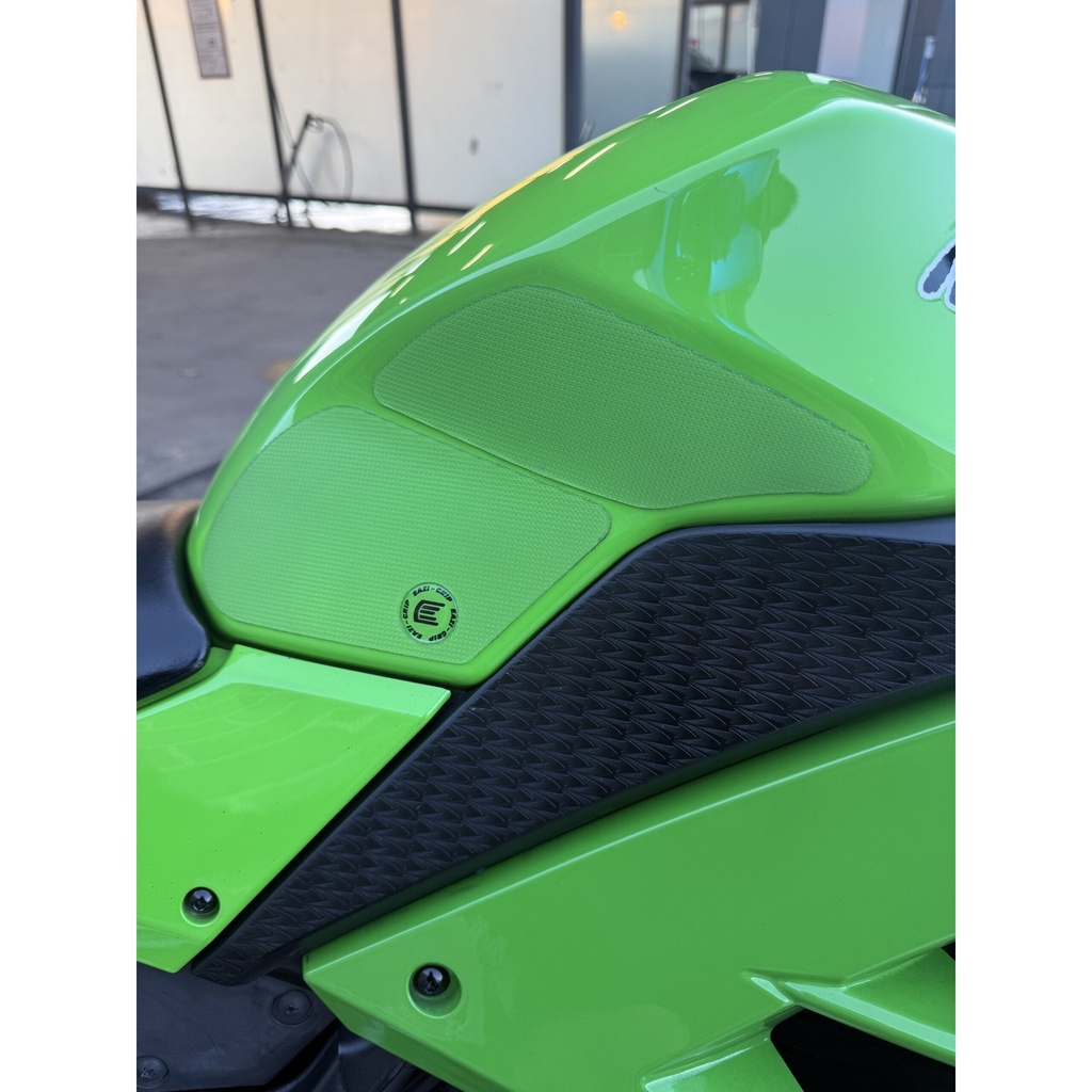 [EVO402BL] Eazi-Grip EVO Tank Grips for Kawasaki Ninja 300, clear or black (Black) - image 2