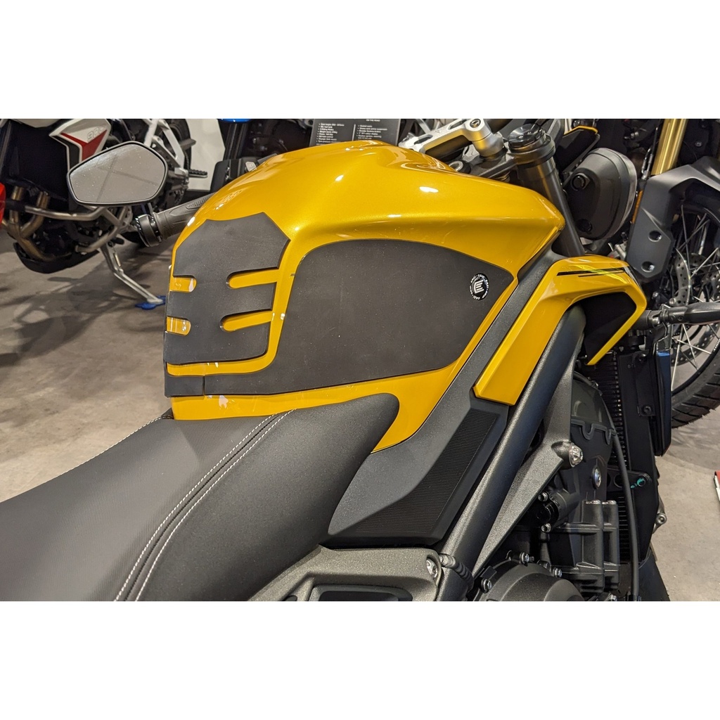 [WRAPTRI003BL] Eazi-Grip PRO Wrap-Around Tank Grip for Triumph Daytona Street Triple 765 (Black) - image 1