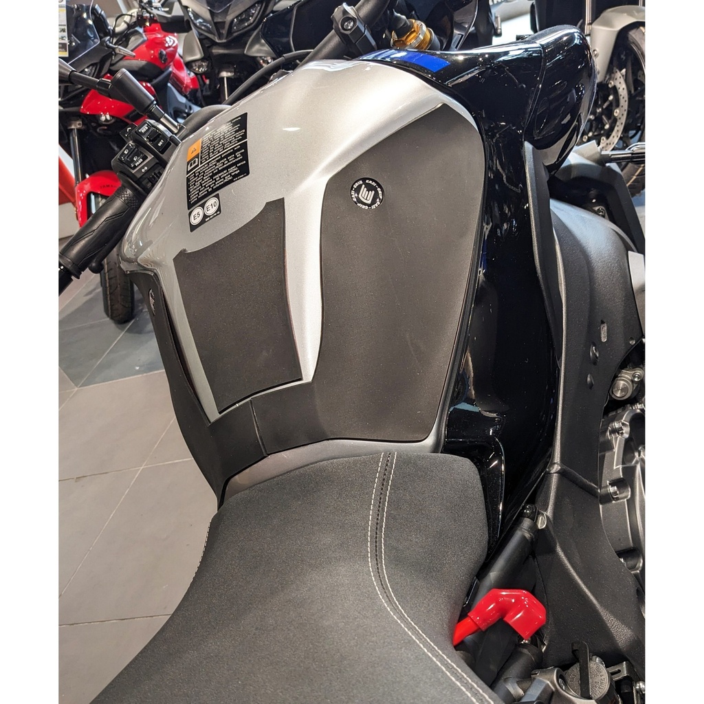 [WRAPYAM004BL] Eazi-Grip PRO Wrap-Around Tank Grip for Yamaha MT-10 (Black) - image 1