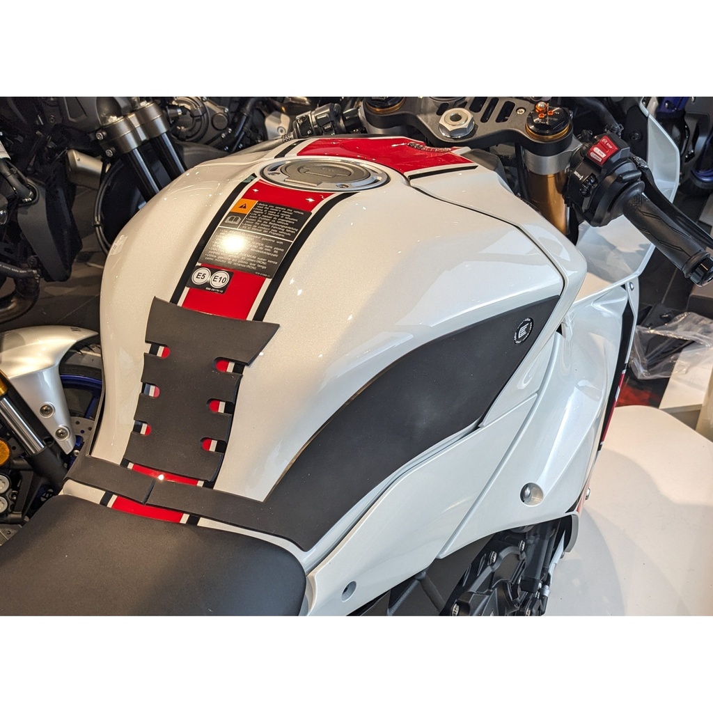 [WRAPYAM005BL] Eazi-Grip PRO Wrap-Around Tank Grip for Yamaha YZF-R1 (Black) - image 1