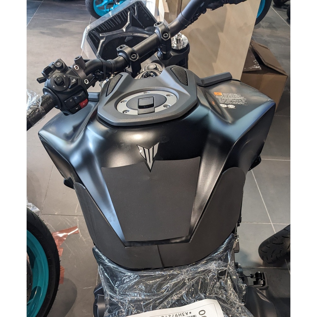 [WRAPYAM007BL] Eazi-Grip PRO Wrap-Around Tank Grip for Yamaha MT-09 (Black) - image 2