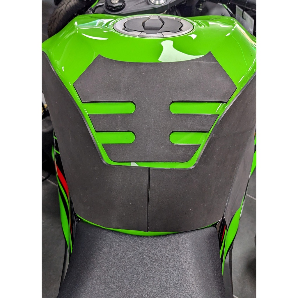 [WRAPKAW002BL] Eazi-Grip PRO Wrap-Around Tank Grip for Kawasaki Ninja ZX-6R (Black) - image 2