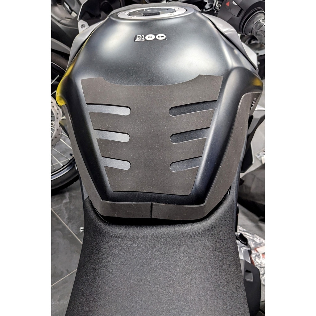 [WRAPSUZ002BL] Eazi-Grip PRO Wrap-Around Tank Grip for Suzuki GSX-8 R S (Black) - image 2
