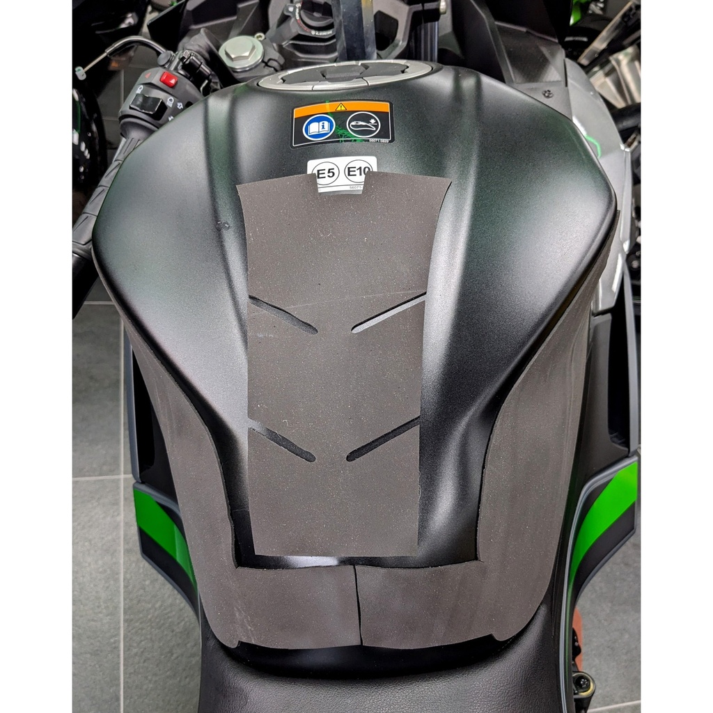 [WRAPKAW009BL] Eazi-Grip PRO Wrap-Around Tank Grip for Kawasaki Ninja 500 Z500 (Black) - image 2