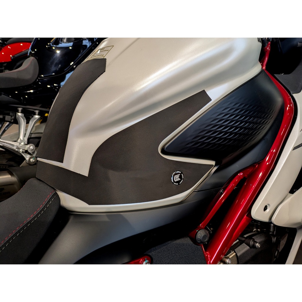 [WRAPQJM002BL] Eazi-Grip PRO Wrap-Around Tank Grip for QJMOTOR SRK 921 RR (Black) - image 1